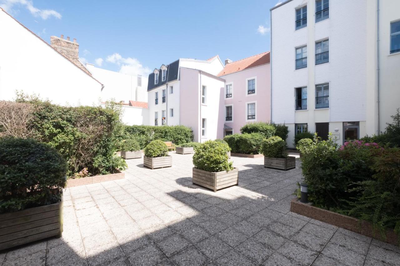 Appartement St Cyr Lumineux Dans Coeur De & Wifi *